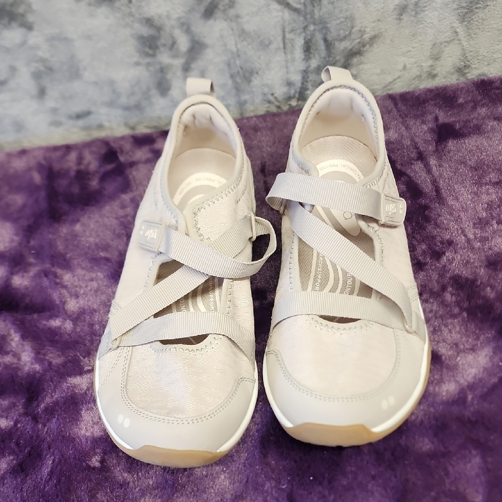 Ryka Women's Beige slip on Crisscross Sneakers sz 7W